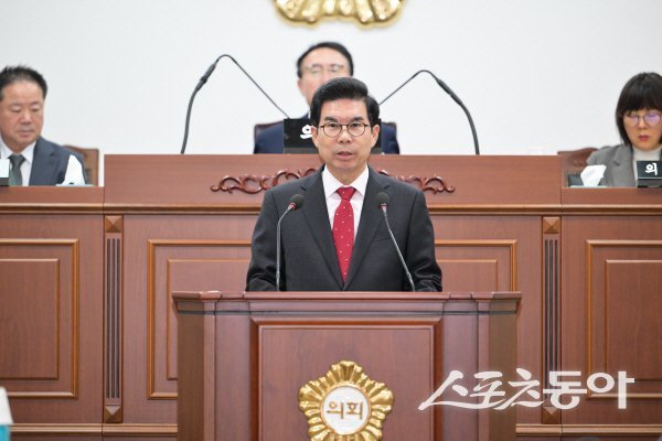 김광열 영덕군수가 제318회 영덕군의회 제2차 정례회에서 시정연설을 하고 있다. 사진제공 ㅣ 영덕군