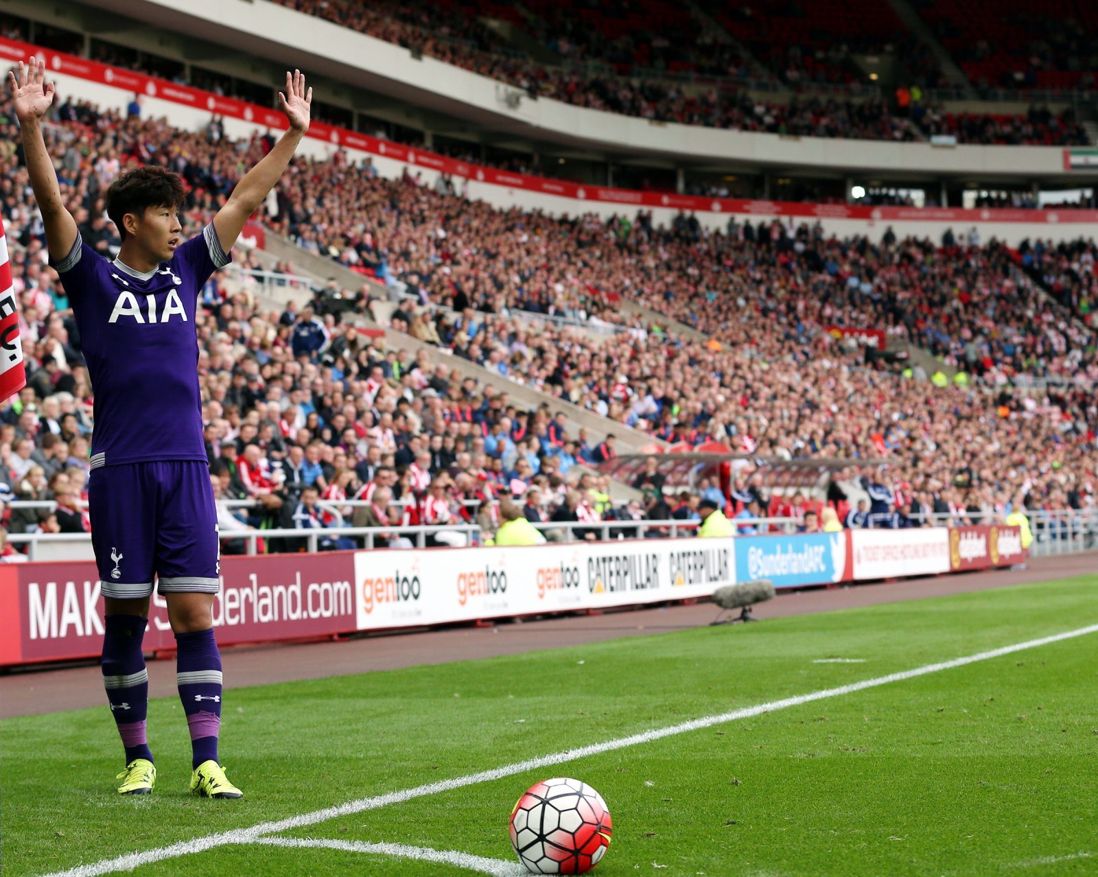 FIFA가 2026북중미월드컵에서 코너킥을 VAR 대상으로 포함할 것으로 보인다. 사소한 오심도 허락하지 않겠다는 의지다. AP뉴시스
