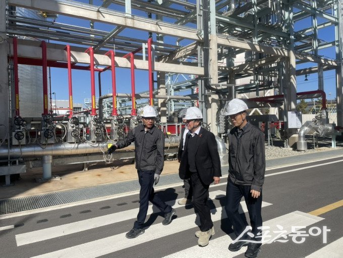 정기명 여수시장이 상생협력 소통 간담회를 위해 여수국가산단 내 기업을 방문했다. 사진제공=여수시