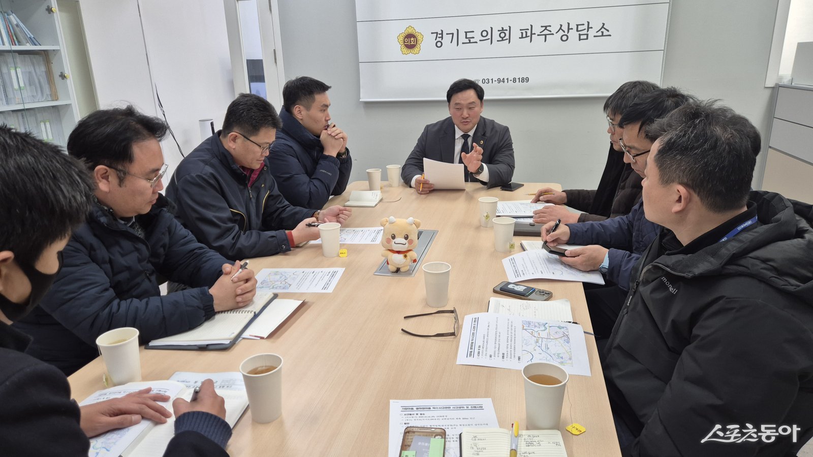 경기도의회 고준호 의원(국민의힘, 파주1)은 지난 2일, 지난달 30일 파주시 운정신도시 일원에서 발생한 수돗물 탁수 및 단수 사고와 관련해 긴급 대책회의를 잇달아 주재하며, LH와 파주시를 향해 책임 있는 조치를 강력히 촉구했다(회의 모습). 사진제공|고준호 의원