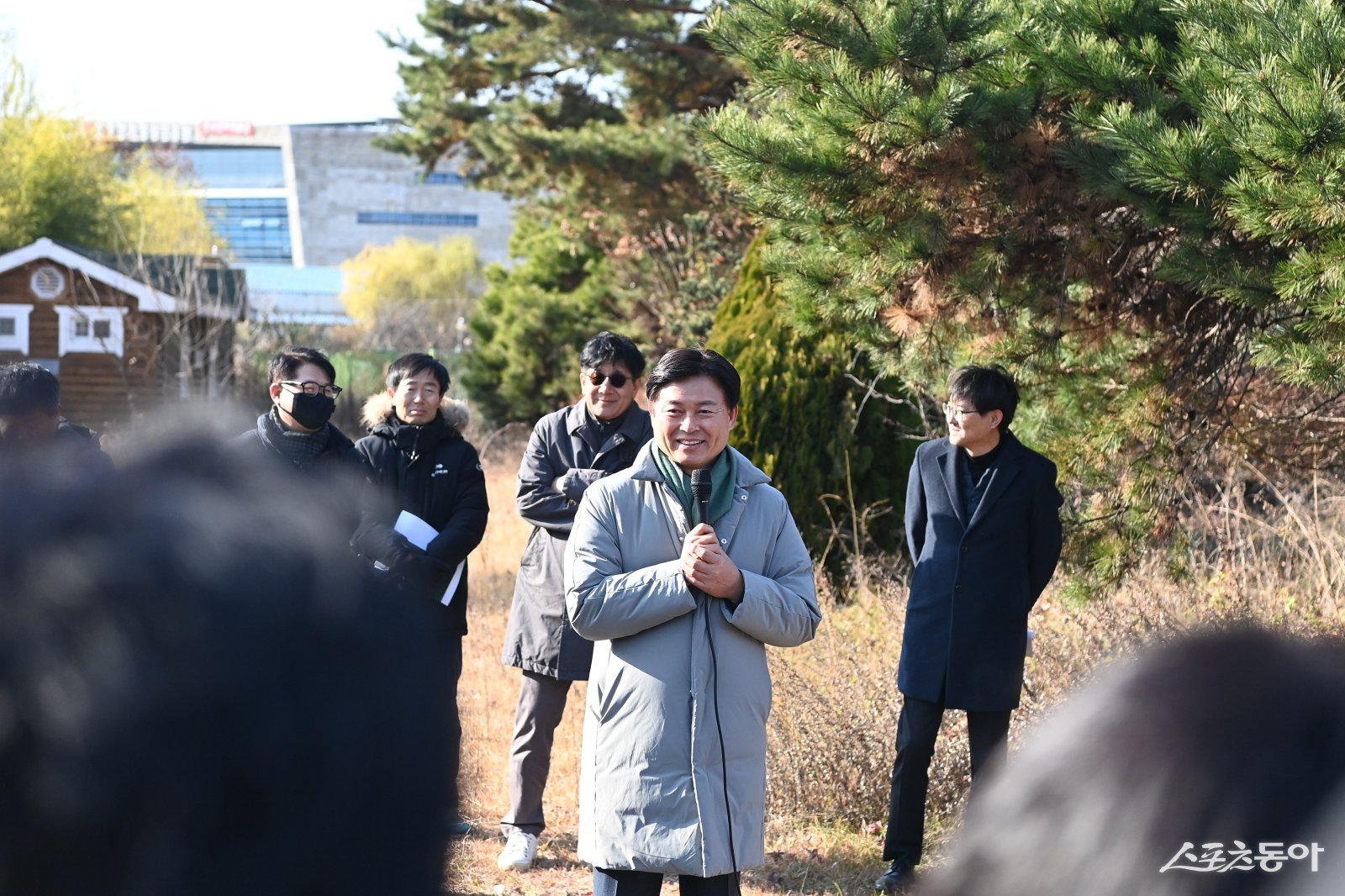 조용익 부천시장이 지난 2일 상동 영상문화단지에서 열린 ‘틈만나면, 현장속으로’ 에 참석해 파크골프장 설치 계획을 이야기하고 있다. 사진제공|부천시