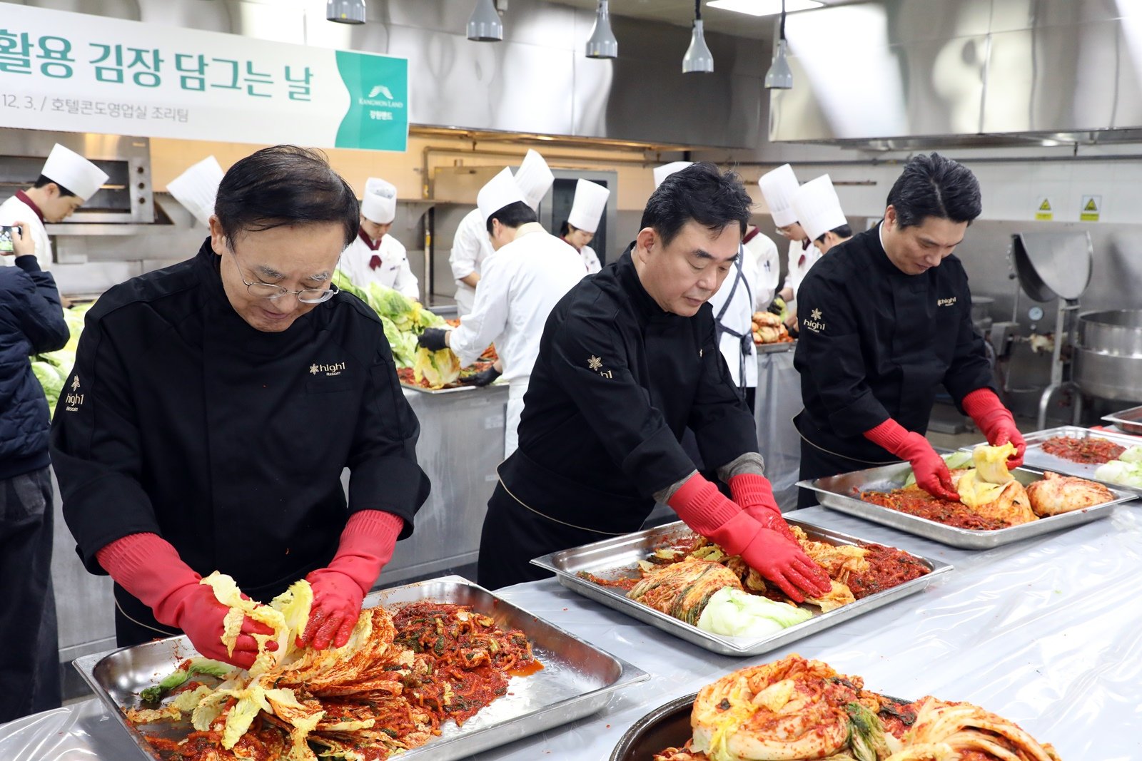 왼쪽부터 안광복 상임감사위원, 최철규 대표이사직무대행, 임우혁 노동조합 위원장