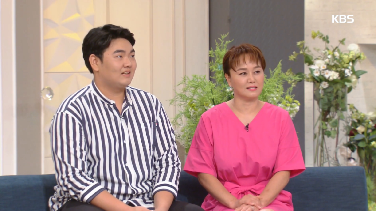 코미디언 이경실(오른쪽)과 아들 손보승. 사진제공|KBS ‘아침마당’