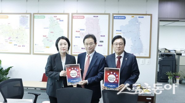 이철우 경북도지사가 여야 예결특위 간사를 방문해 정부예산 반영 당위성을 역설했다. 사진제공 ㅣ 경북도