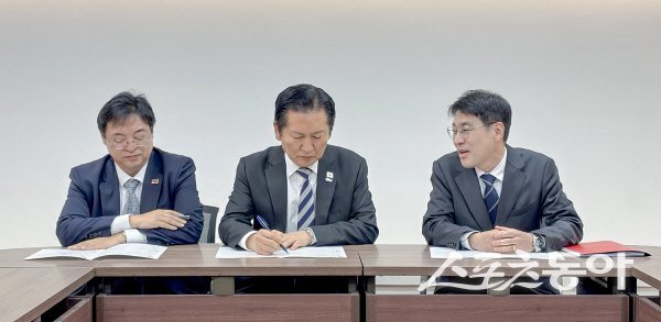 김정기 대구광역시장 권한대행이 정청래 민주당 대표와 국비예산 반영 면담을 하고 있다. 사진제공 ㅣ 대구시