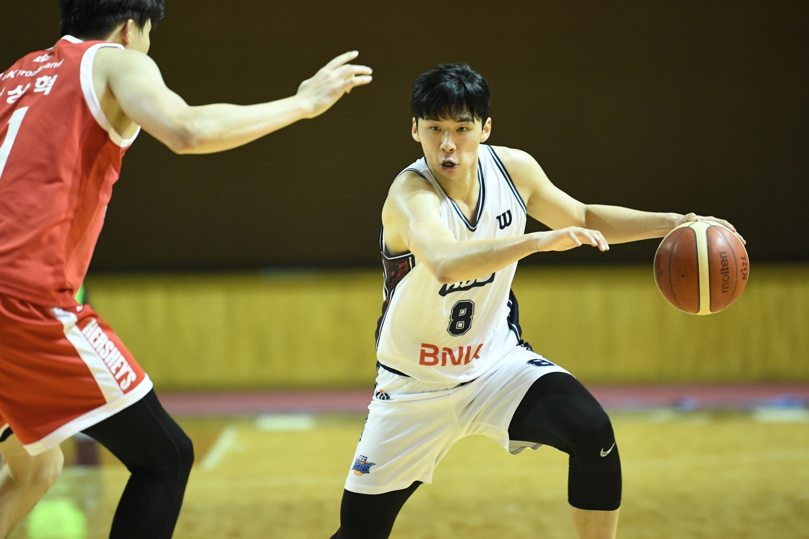 부산 KCC의 윤기찬(오른쪽)은 D리그에서 평균 득점 1위를 달리고 있다. 사진제공 ｜KBL