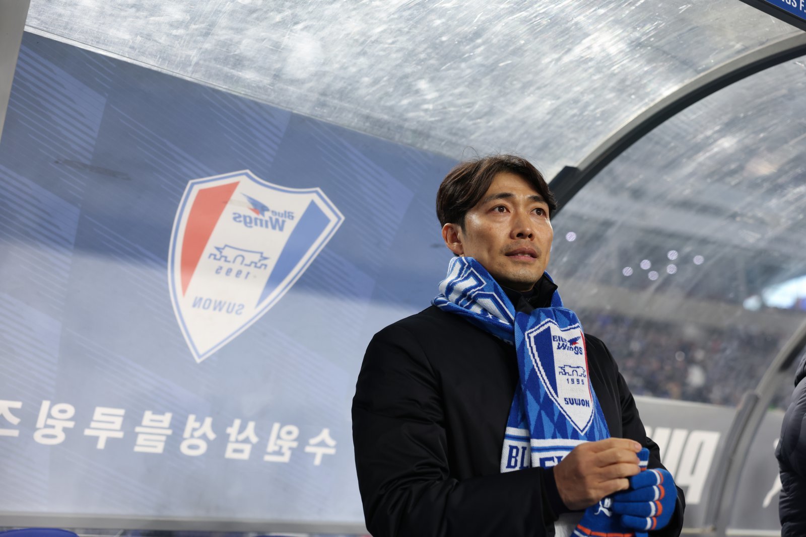 변성환 수원 삼성 감독이 3일 수원월드컵경기장서 열린 제주 SK와 K리그 승강PO 1차전에서 그라운드를 응시하고 있다. 사진제공｜한국프로축구연맹