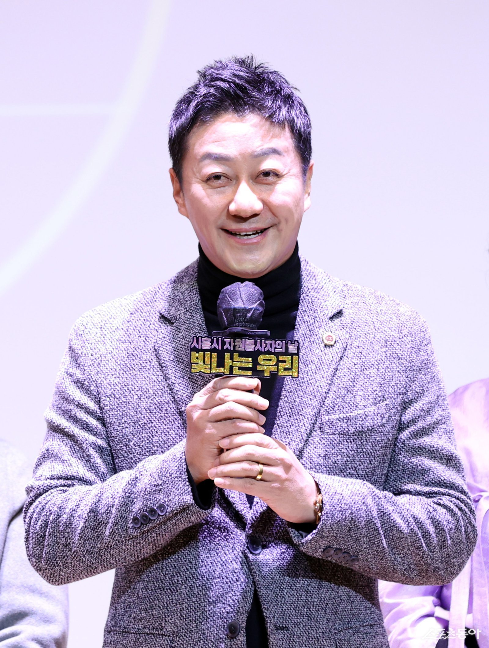 이날 김 의장은 기념식 축사를 통해 지역사회 발전에 기여한 우수 자원봉사자들에게 표창을 수여하며 노고에 감사 뜻을 전했다. 사진제공|김진경 의장