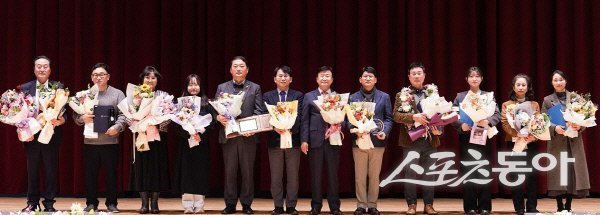 여수시가 지난 2일 ‘2025년 자랑스러운 기업인’을 선정했다. 사진제공=여수시 