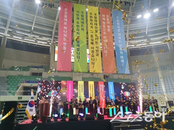 ‘2025년 제3회 안동시 주민자치박람회’에서 퍼포먼스를 하고 있는 모습. 사진제공ㅣ안동시