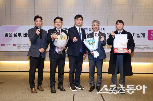 한국수력원자력이 제14회 한국정책학회 한국정책대상(공공부문) 시상식에서 ‘정책대상’을 수상했다. 사진제공 ㅣ 한수원