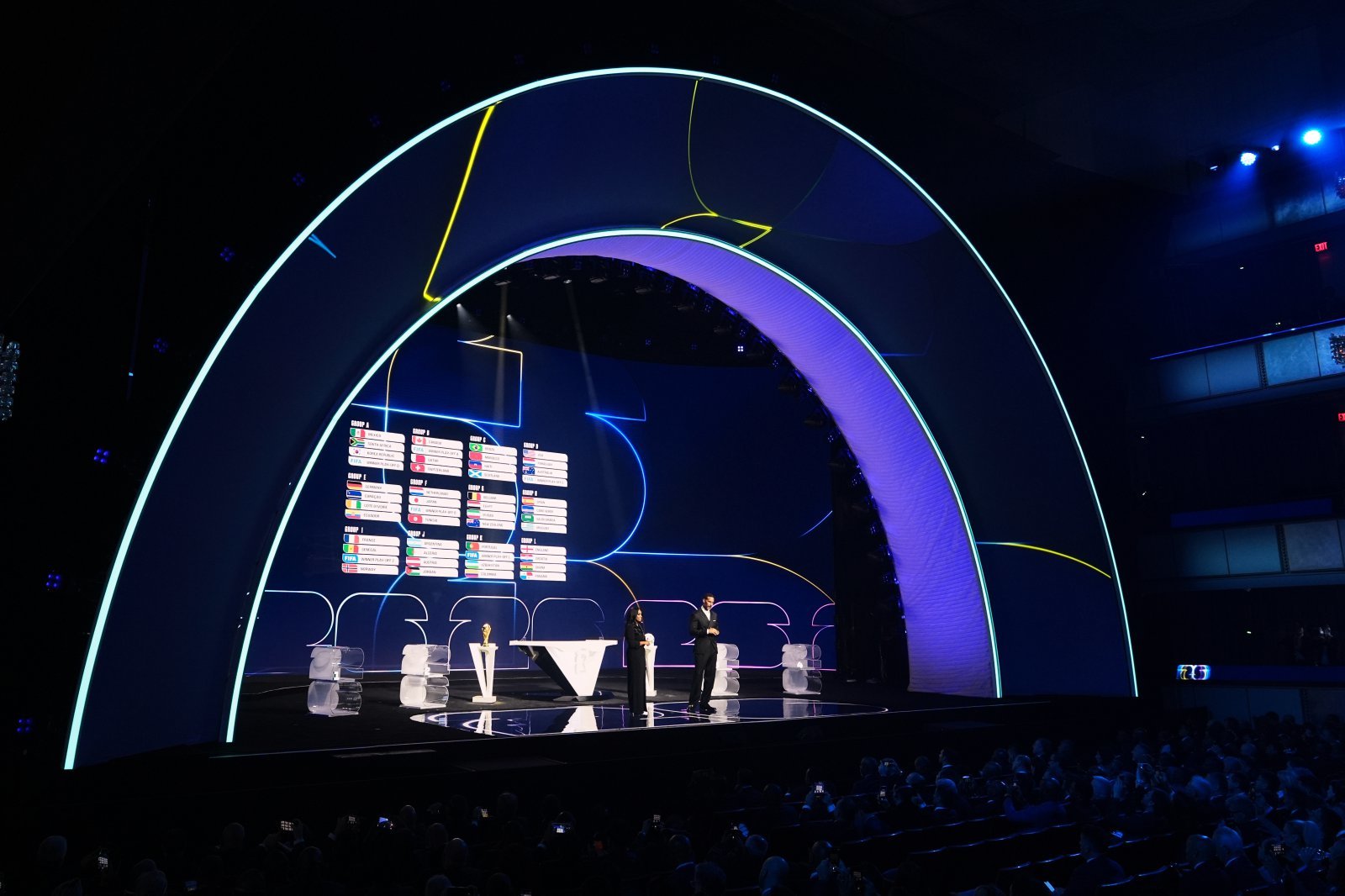 한국은 6일(한국시간) 미국 워싱턴DC 케네디센터에서 진행된 2026북중미월드컵 조추첨식을 통해 A조에 배치됐다. 멕시코, 남아공, 유럽 지역예선 PO 승자와 32강 토너먼트 진출을 놓고 다투게 됐다. 워싱턴|AP뉴시스