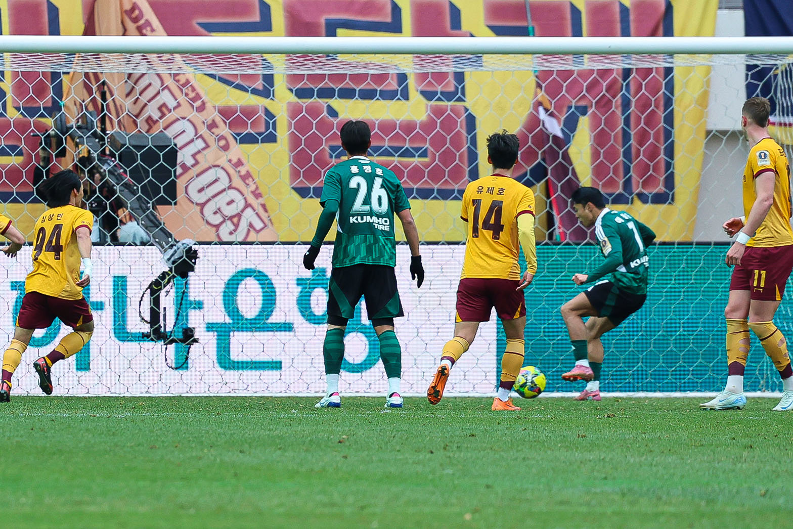 전북 이동준이 6일 서울월드컵경기장서 열린 광주와 코리아컵 파이널에서 전반 추가시간 선제골을 터트리고 있다. 상암｜뉴시스