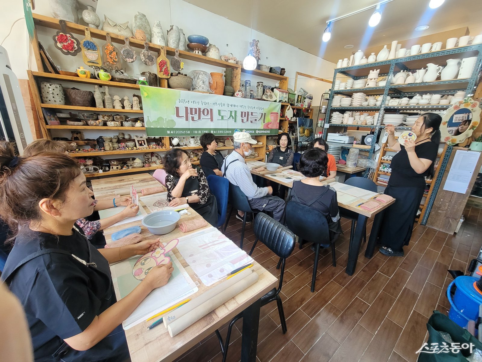 경기복지재단(대표이사 이용빈)은 지난 4일 경기도 지원을 받아 추진한 경기도 어르신 문화즐김 다양화 사업 ‘어르신 즐김터’가 성공적으로 마무리됐다. 사진제공|경기복지재단