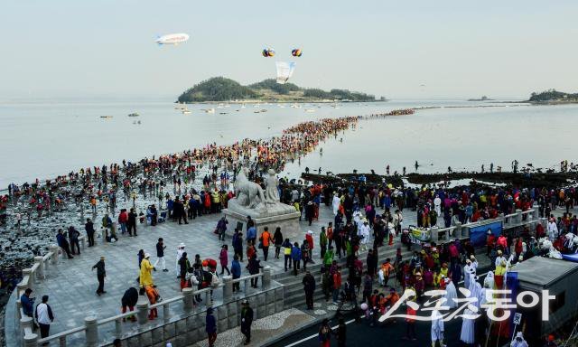 진도군은 오는 2026년 4월 17일부터 20일까지 열리는 ‘제46회 진도 신비의바닷길 축제’의 성공적인 개최를 위해 본격적인 준비에 나섰다. 사진제공=진도군