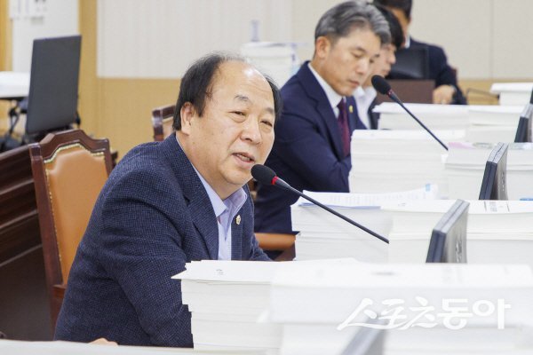 박선하 의원이 경상북도의회 예산결산특별위원회에서 발언하고 있다. 사진제공 ㅣ 경북도의회