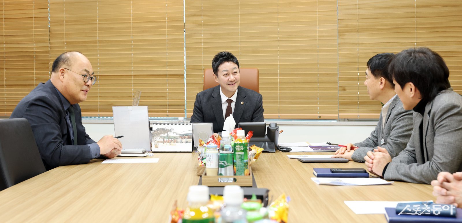 김진경 경기도의회 의장(더민주·시흥3)은 지난 5일 시흥시 정왕동에 조성 중인 ‘경기 AI 혁신클러스터’ 현장을 점검하고, 시흥이 AI·바이오 융합 산업의 핵심 거점으로 도약할 수 있도록 경기도의 체계적인 추진과 지원을 당부했다. 사진제공｜김진경 의장