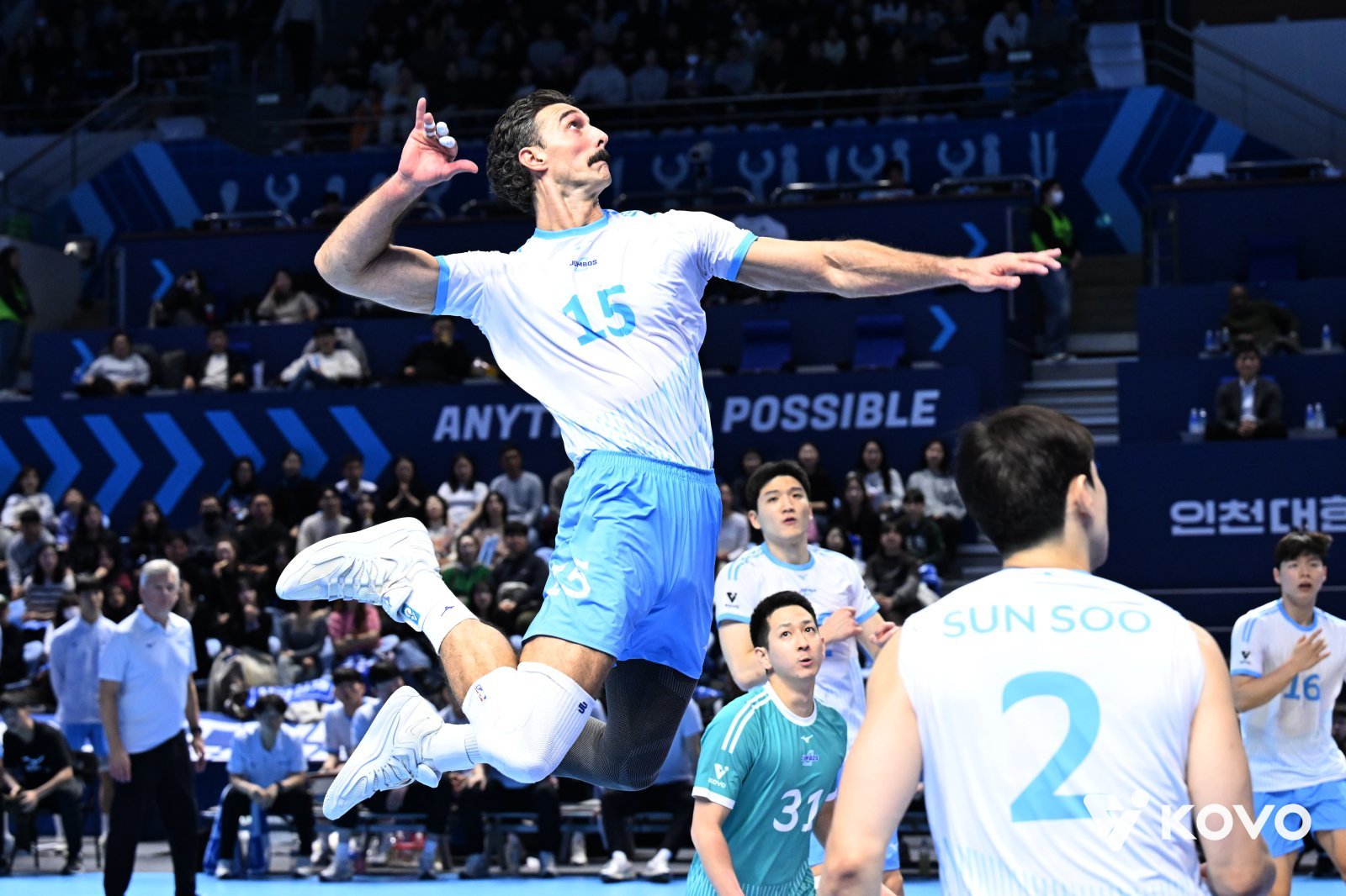 대한항공 러셀이 7일 인천 계양체육관에서 벌어진 삼성화재와 V리그 3라운드 홈경기 도중 공격하고 있다. 사진제공│KOVO