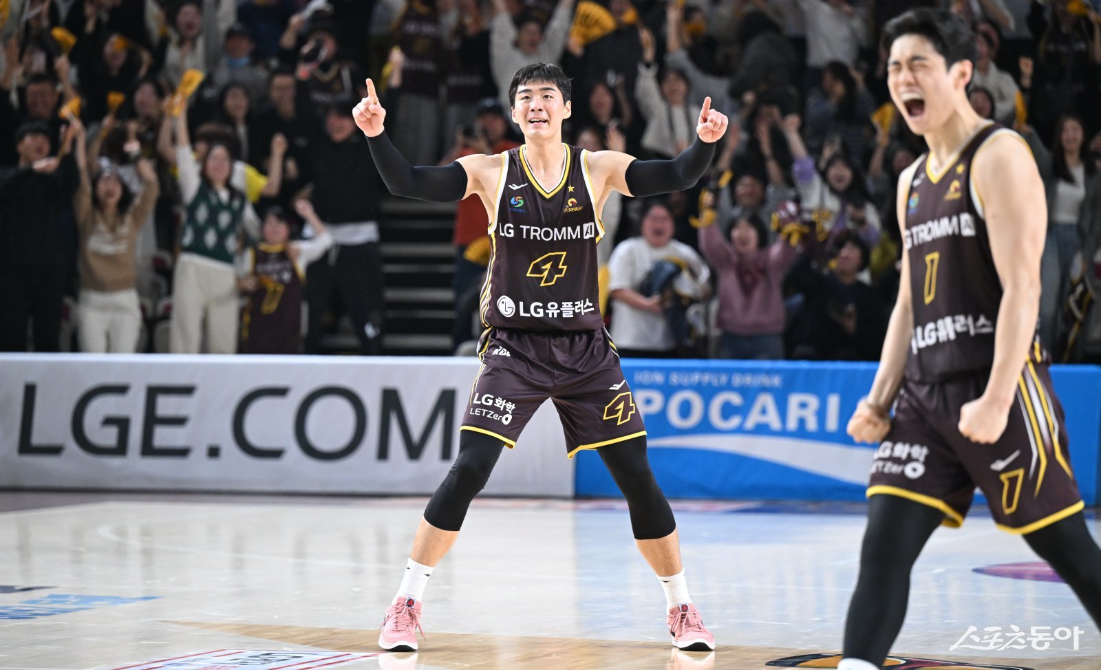 LG 양홍석이 7일 창원체육관에서 열린 KT전 종료 24초 전 역전 결승 3점슛을 터트린 뒤 세리머니를 펼치고 있다. 사진제공|KBL