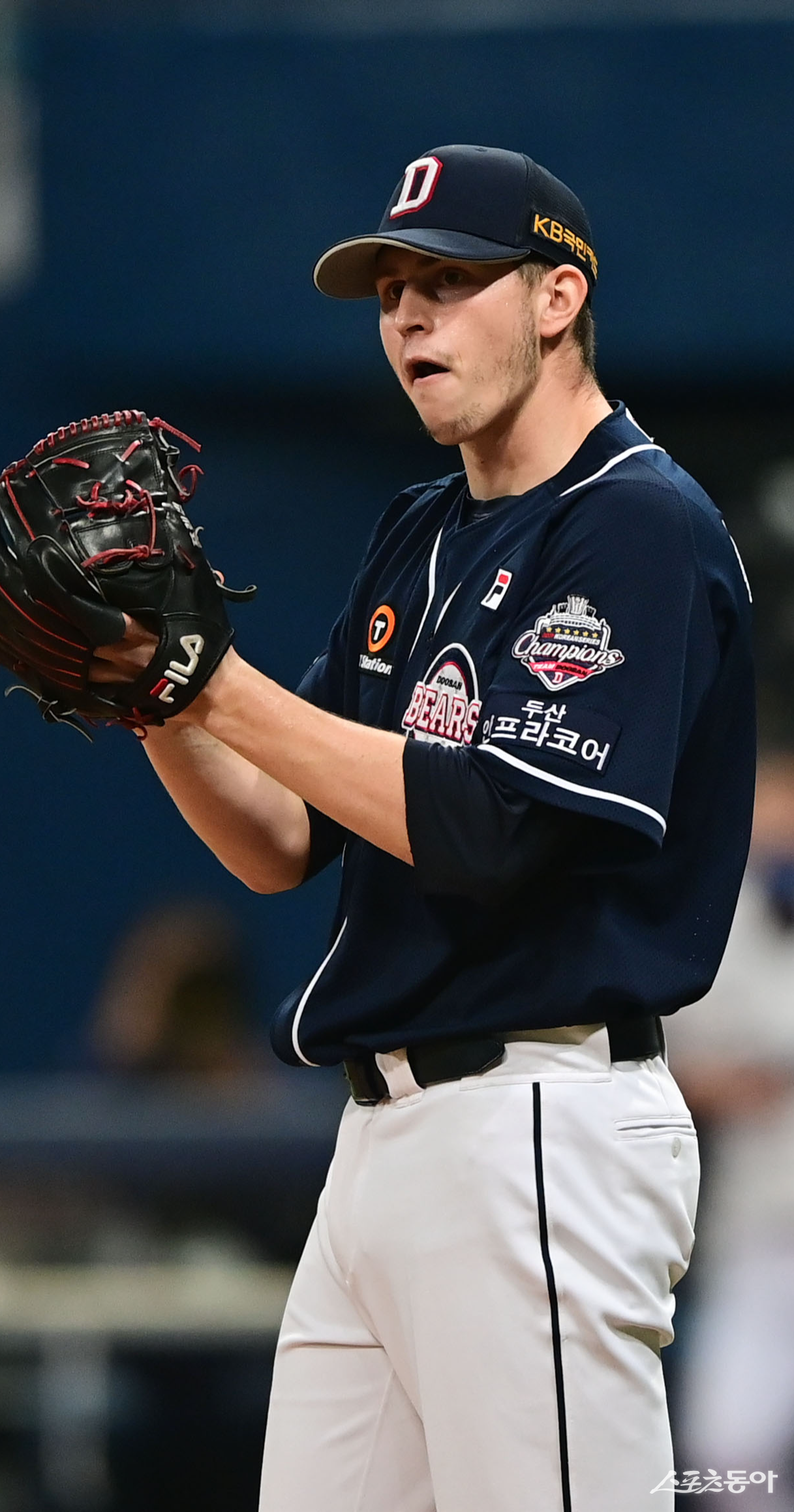 2020년 이후 6년만에 두산 유니폼을 입은 크리스 플렉센은 팀의 에이스 역할을 해야 한다는 책임감이 크다. 그가 절대적 에이스로서 역할을 해줘야 두산도 올해 9위에 그쳤던 아쉬움을 씻을 수 있다. 스포츠동아 DB