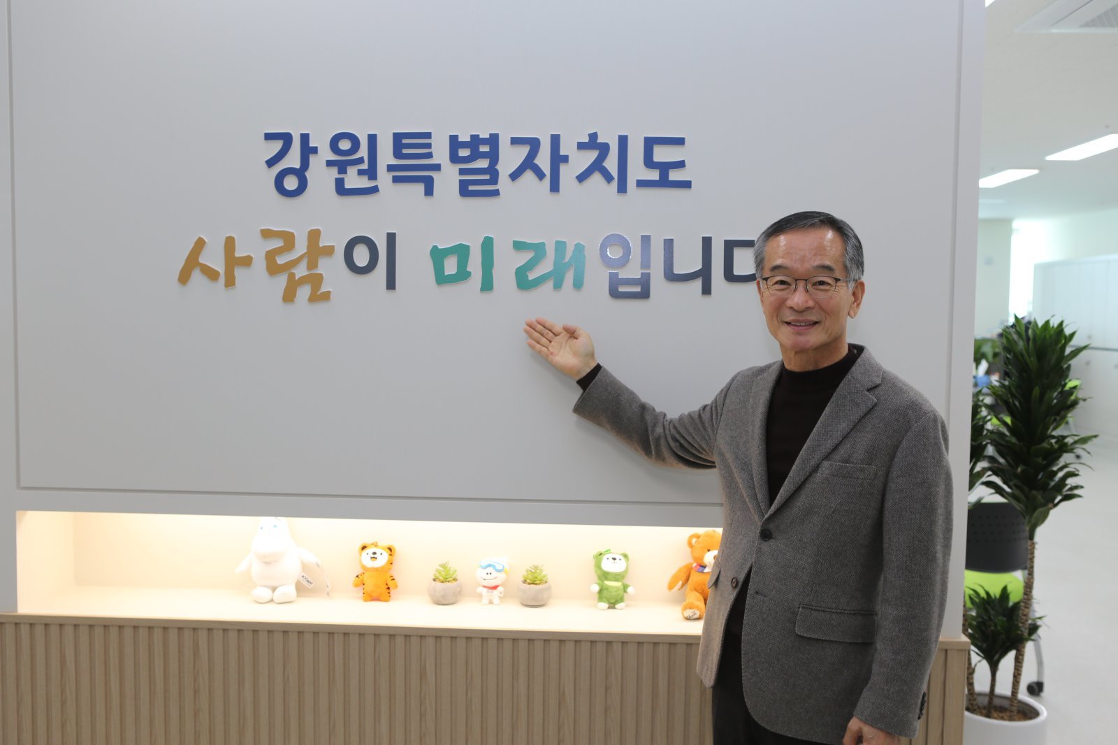 김학철 강원인재원 원장