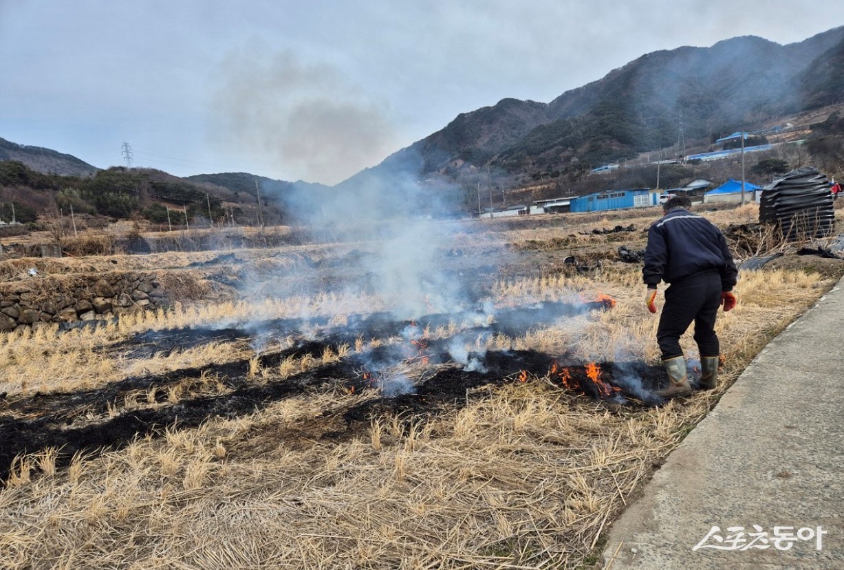 순천시는  산불 예방을 위해 오는 2026년 5월 15일까지 농촌지역 불법소각 행위에 대한 집중 단속을 실시한다. 사진제공=순천시