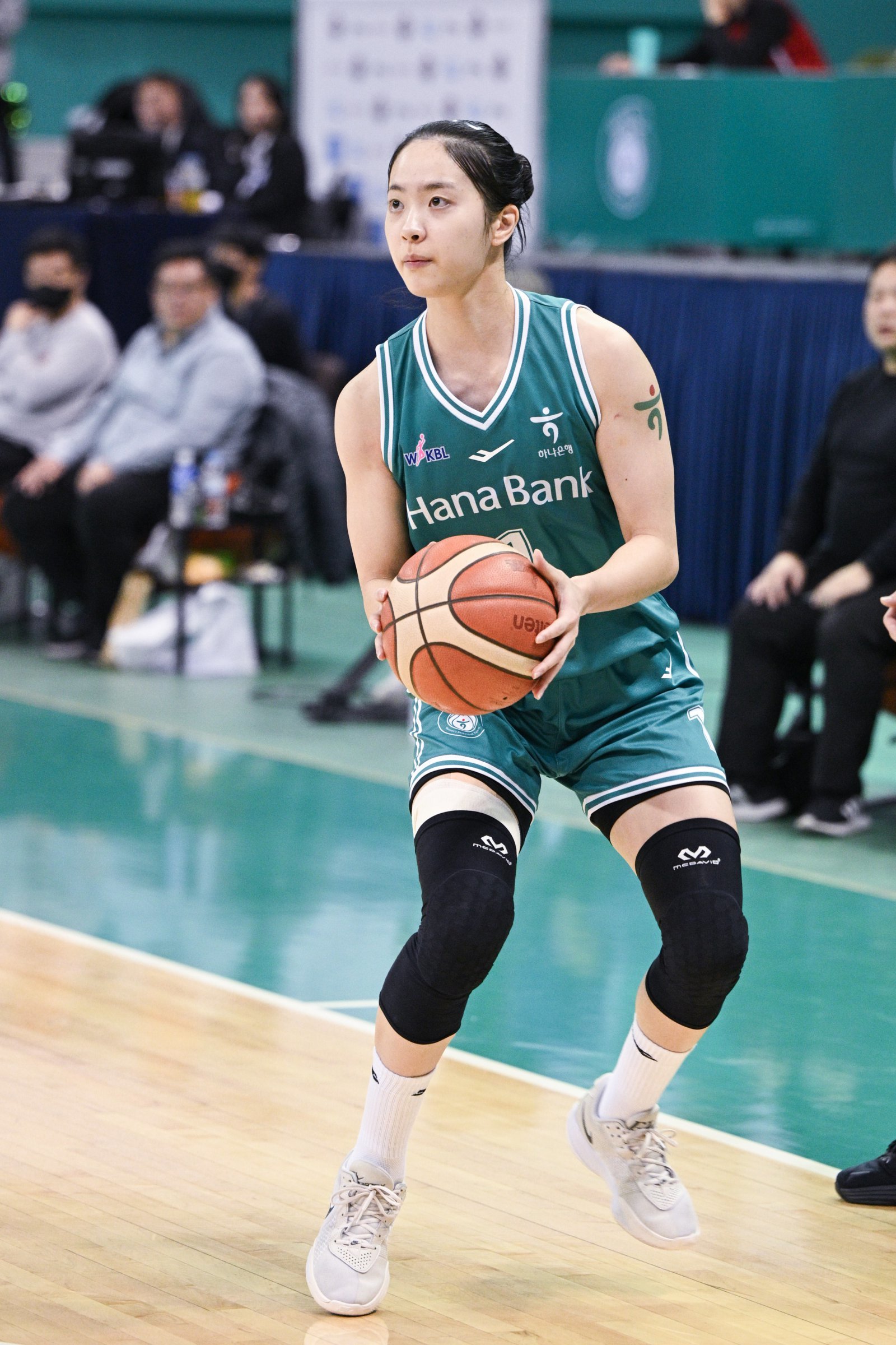 하나은행 박소희는 8일 부천서 열린 신한은행과 홈경기서 3점슛을 던지고 있다. 그는 개인 한 경기 최다 3점슛 성공 타이기록을 세우며 5연승에 힘을 보탰다. 사진제공|WKBL