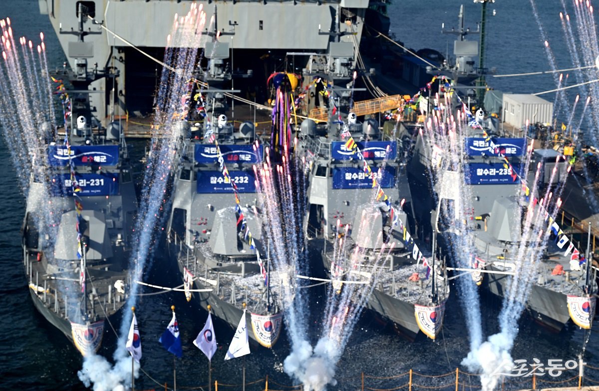 고속정 4척 통합진수식 모습. (사진제공=HJ중공업)