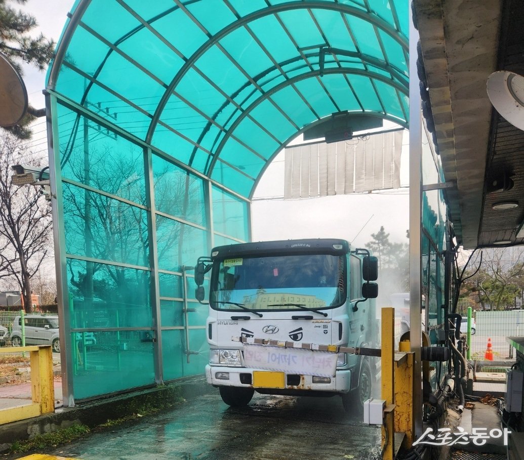방역 모습. 사진제공ㅣ경기도북부청