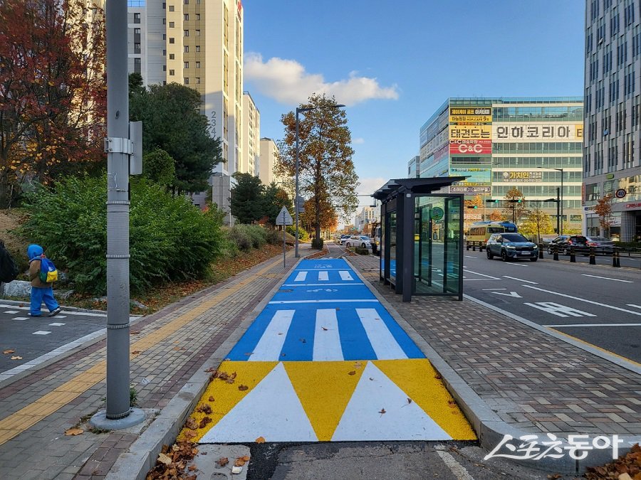 인천 중구, 영종국제도시 버스정류장 주변 보행환경 개선. 사진제공|인천 중구청