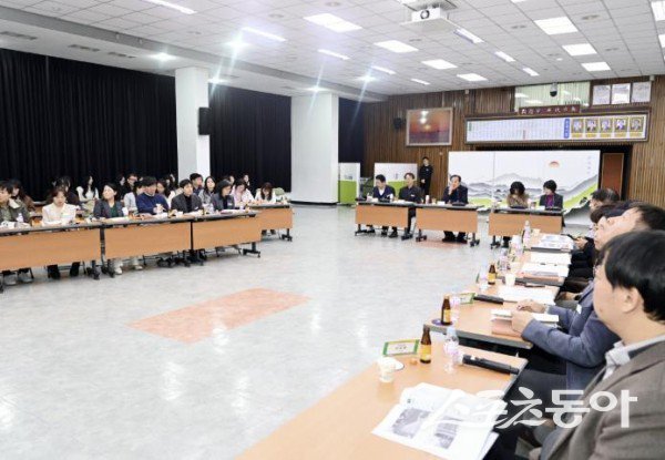문경시가 8일 ‘2025년 시정 발전 아이디어 발굴 보고회’를 진행하고 있는 모습. 사진제공ㅣ문경시