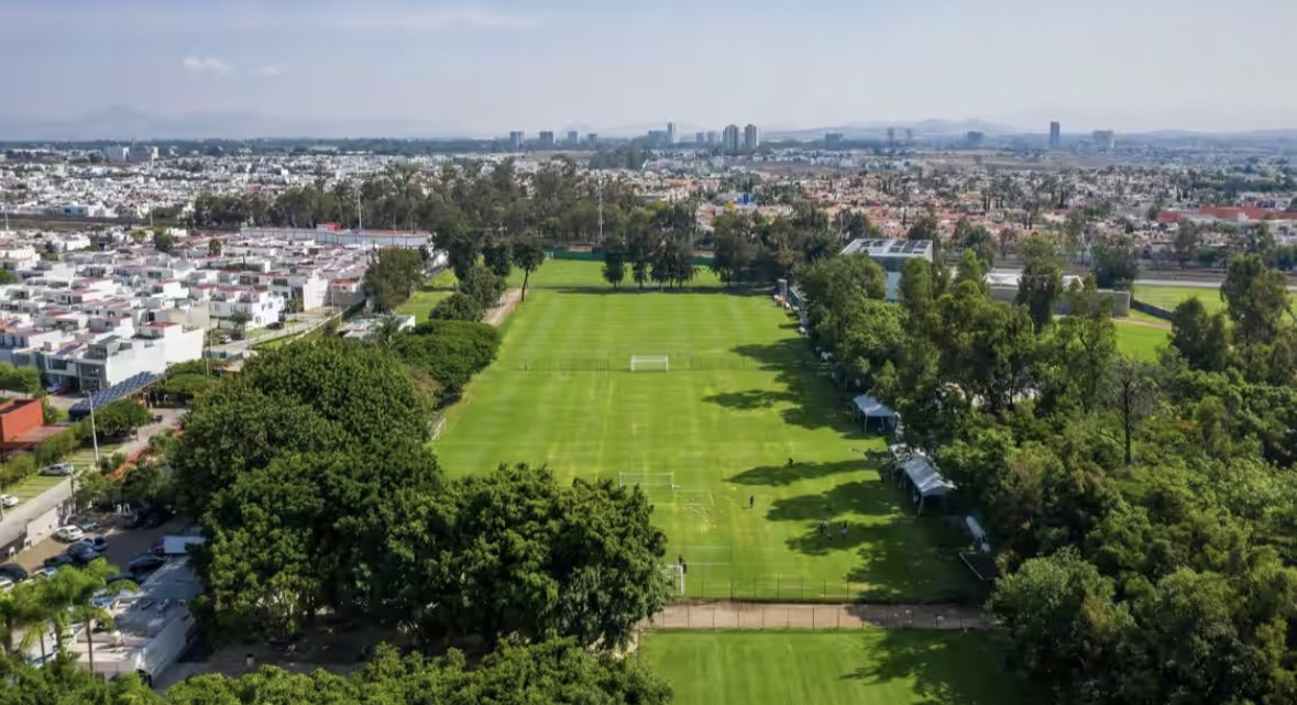 축구대표팀은 북중미월드컵 선전을 위해 고지대 적응이라는 필수 과제를 안고 있다. 조별리그 1, 2차전이 멕시코 고지대 과달라하라에서 펼쳐진다. FIFA가 각 출전국 협회에 제공한 이 지역 베이스캠프 후보지 중 하나인 과달라하라 치바스 베르데 바예의 전경. 사진출처|FIFA 홈페이지