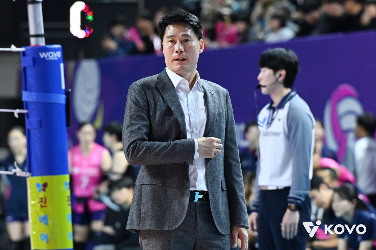 현대건설 강성형 감독은 9일 페퍼저축은행과 홈경기에 앞서 팬들이 양효진을 위해 보낸 커피트럭을 알고 있었다. 강 감독은 “매니저들이 먼저 내게 주문을 받더라”고 웃은 뒤 “대단한 기록이다. 더 많은 기록을 쓸 수 있는 선수”라고 치켜세웠다. 사진제공|KOVO