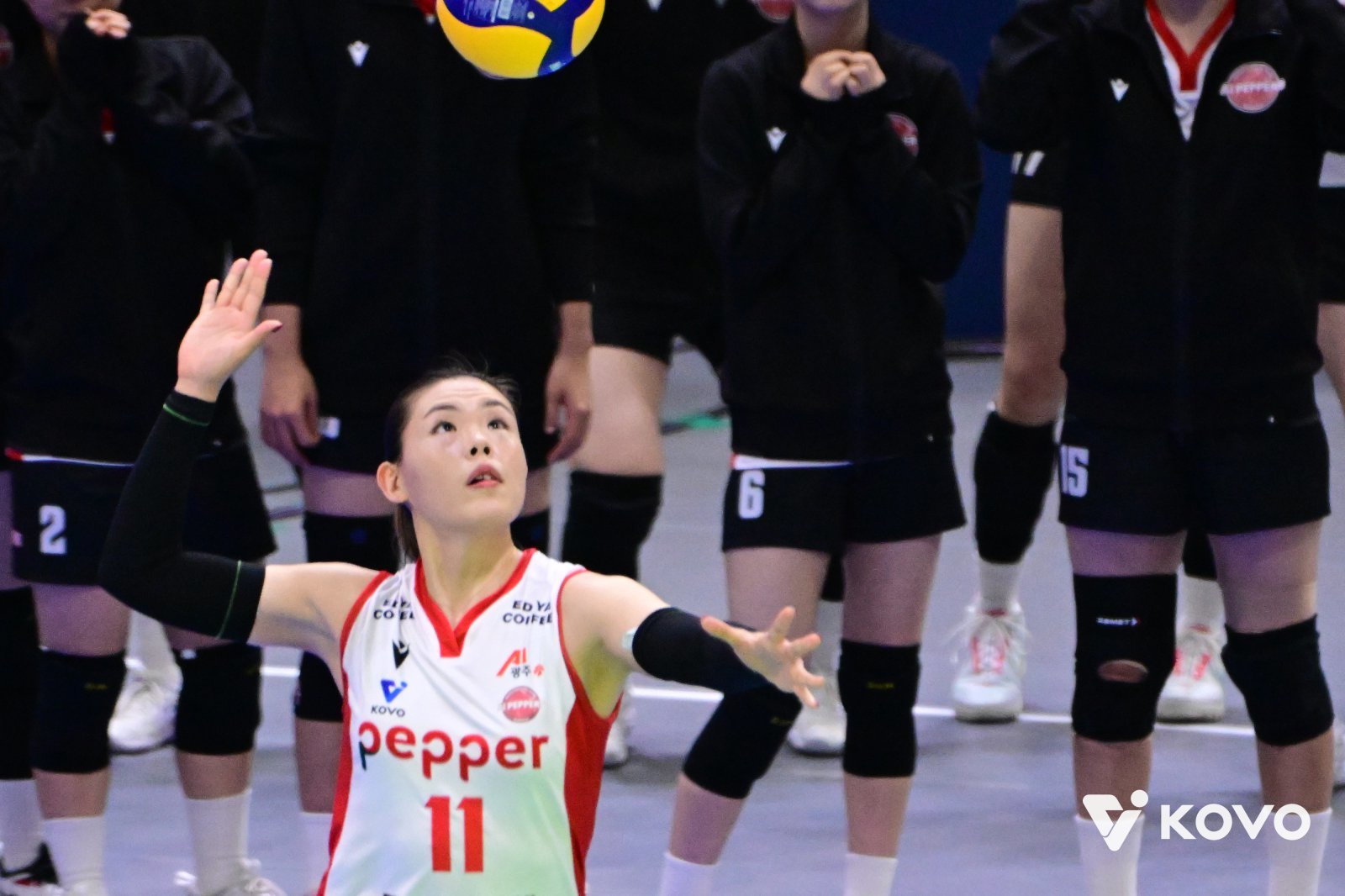 페퍼저축은행 장소연 감독은 이날 경기를 마친 뒤 “1라운드 때보다 상대 선수들이 시마무라 하루요에 더 잘 대비하고 있다”며 “무엇보다 팀 차원에서 수비가 안정적이지 않다 보니, 시마무라의 공격력을 살리지 못하는 것 같다”고 말했다. 사진제공｜KOVO
