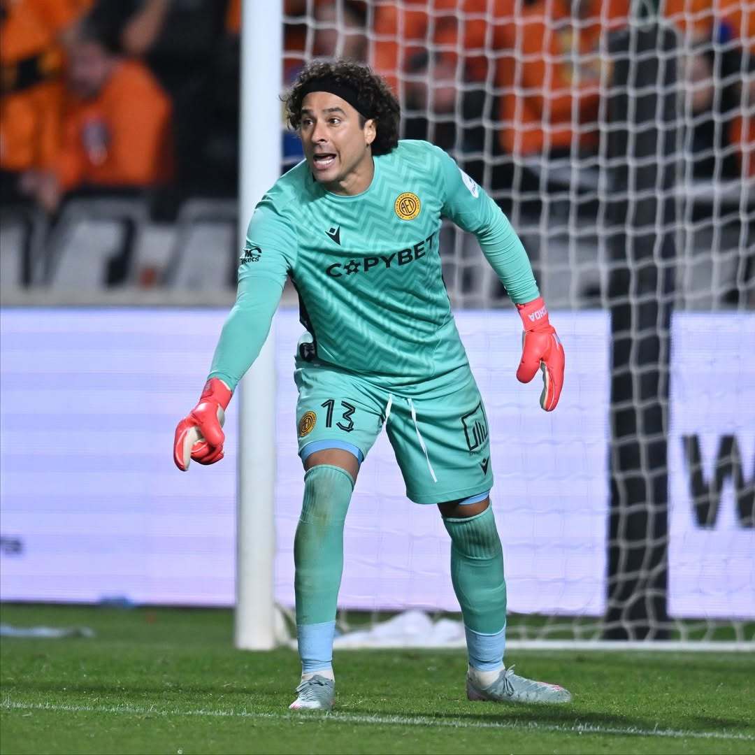 미국 매체 ‘스포르팅 뉴스’는 8일(한국시간) “오초아는 여전히 멕시코 대표팀 계획 안에 있다. 2026북중미월드컵 때 그의 나이는 41세가 되지만, 필드 플레이어와 달리 골키퍼는 고령에도 정상급 기량을 유지한 사례가 적지 않아 그의 복귀 가능성은 충분히 열려 있다”고 전망했다. 사진출처|기예르모 오초아 인스타그램