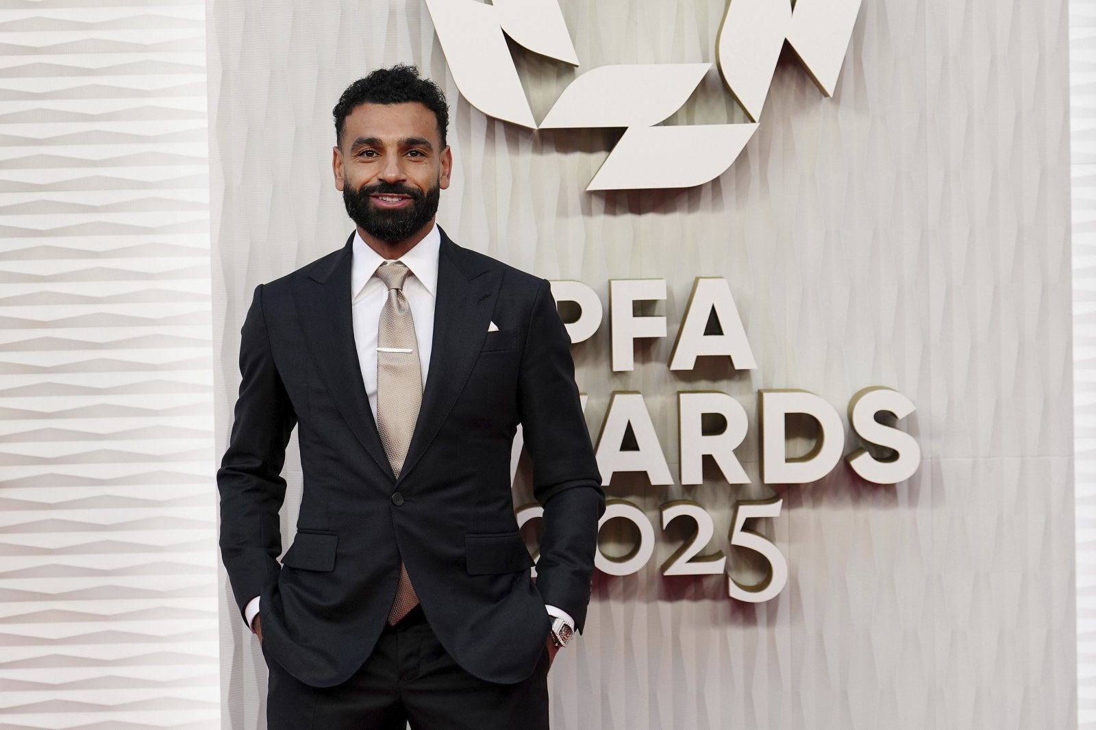 리버풀 살라는 최근 팀내 입지가 줄자 구단을 향해 서운함을 표출했다. 항간에선 사우디 이적을 점치기도 했지만 현재로선 아쉬운 쪽은 사우디와 리버풀이 아닌 살라로 보여진다. AP뉴시스