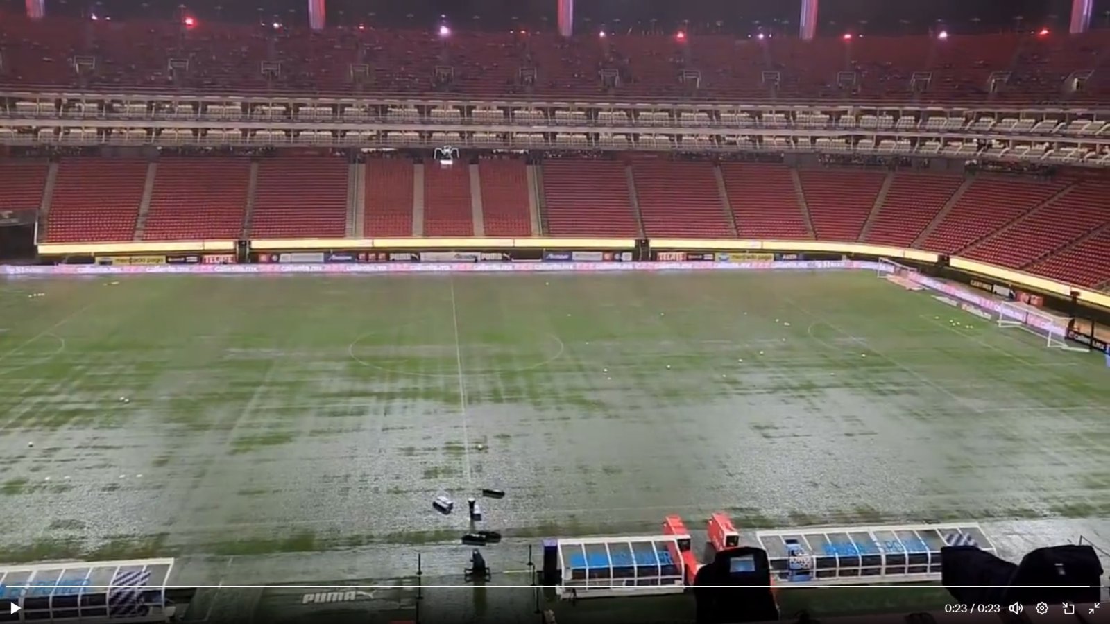 한국의 북중미월드컵 1, 2차전이 열릴 멕시코 과달라하라의 에스타디오 아크론은 6월부터 우기로 많은 강수량의 영향을 받는다. 9월 18일(한국시간) 같은 장소에서 열리기로 한 과달라하라와 티그레스의 멕시코 리그 경기가 우천으로 연기된 사진. 사진출처|티그레스 X