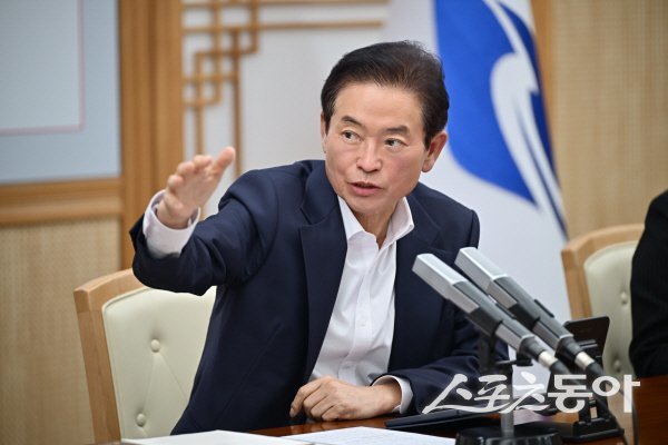 이철우 경상북도지사가 10일 경북도청에서 정례 간부회의를 주재하고 있다. 사진제공 ㅣ 경북도