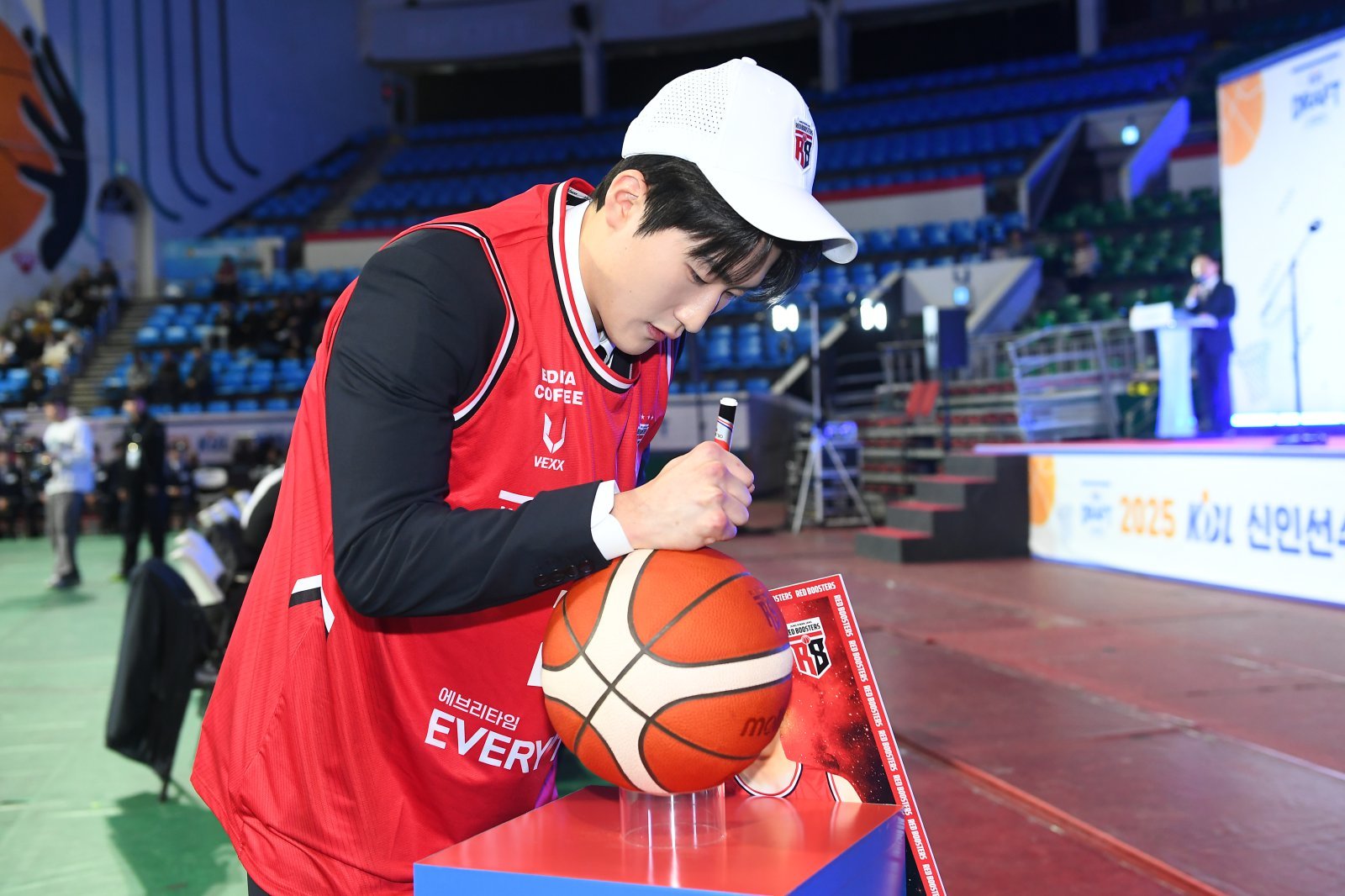 정관장은 특급 신인 문유현의 데뷔를 기다리고 있다. 앞선이 강한 라인업에 더욱 활력을 불어넣을 것으로 기대받는다. 사진제공|KBL