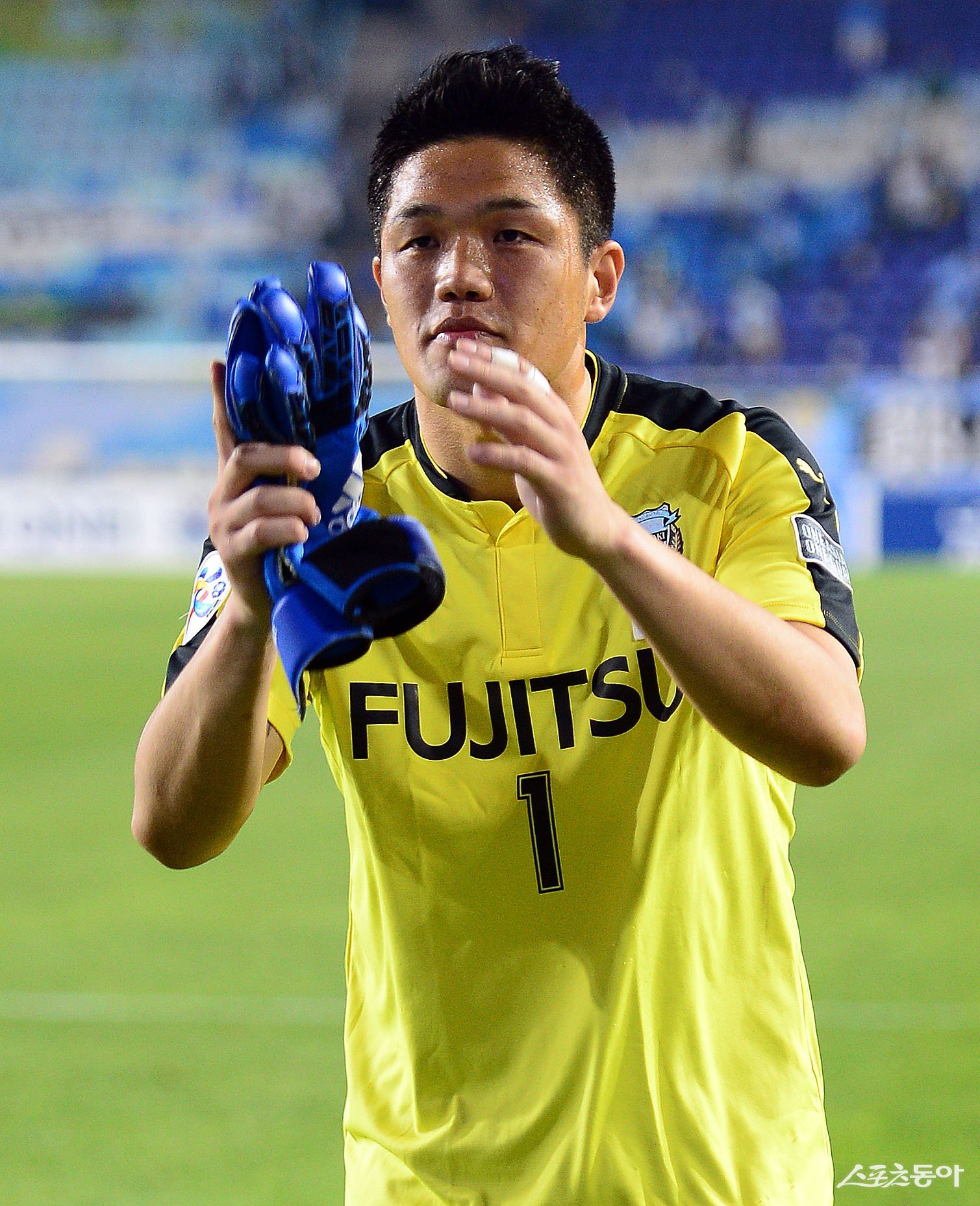 전 축구국가대표팀 골키퍼 정성룡이 무대를 J3리그로 옮겨 현역생활을 연장할 것으로 보인다. 그는 2016년 가와사키 입단 후 구단 레전드로 발돋움했다. 스포츠동아DB