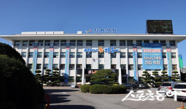 장흥군청 전경.  사진제공=박기현 기자