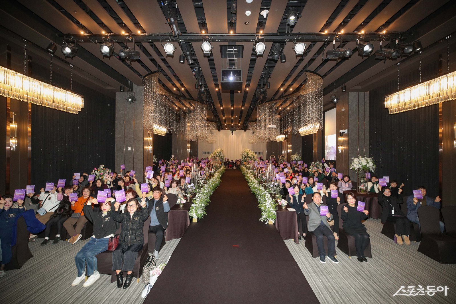 10일 다산동 파로스 컨벤션에서 장애인 돌봄인력들의 ‘2025년 행복지킴이의 밤’을 성황리에 개최 했다. 사진제공ㅣ남양주시 