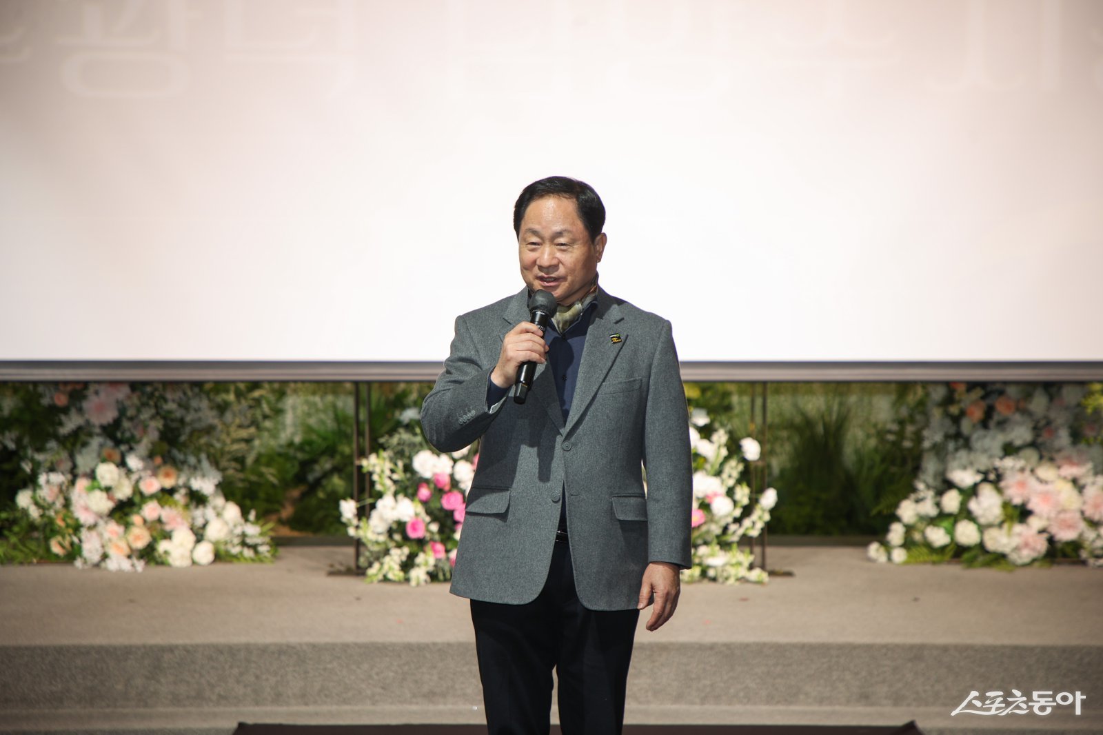 주광덕 시장이 10일 다산동 파로스 컨벤션에서 ‘2025년 행복지킴이의 밤’ 축하 인사를 하고 있다. 사진제공ㅣ남양주시 