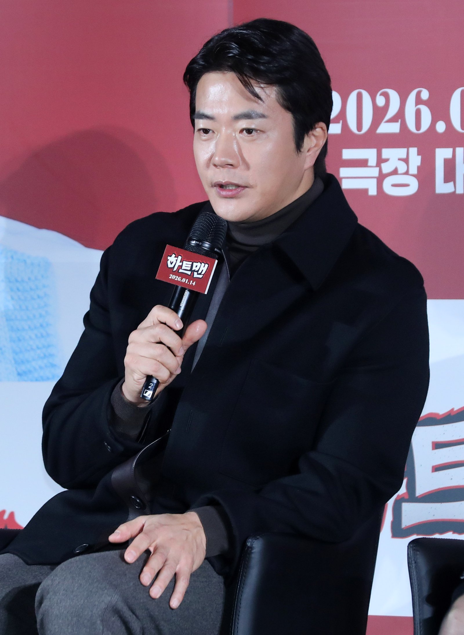 [서울=뉴시스] 김혜진 기자 = 배우 권상우가 11일 오전 서울 광진구 롯데시네마 건대입구에서 열린 영화 ‘하트맨’(감독 최원섭) 제작보고회에서 인사말을 하고 있다. 2025.12.11. jini@newsis.com