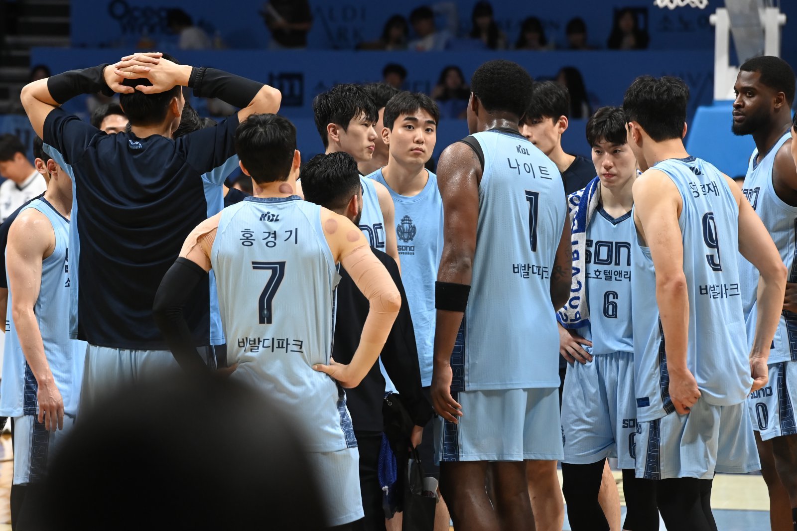 소노는 3라운드 정관장전서 충격적인 패배를 당했다. 손창환 감독은 팀이 더욱 처지기 전에 재정비에 나서려고 한다. 사진제공|KBL