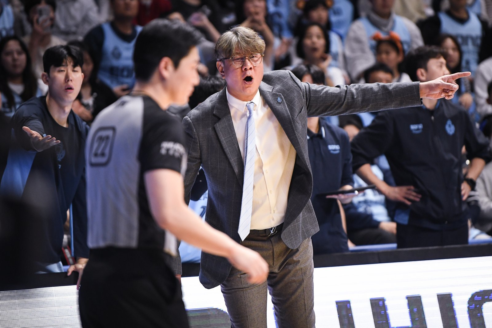 소노는 3라운드 정관장전서 충격적인 패배를 당했다. 손창환 감독(오른쪽)은 팀이 더욱 처지기 전에 재정비에 나서려고 한다. 사진제공|KBL