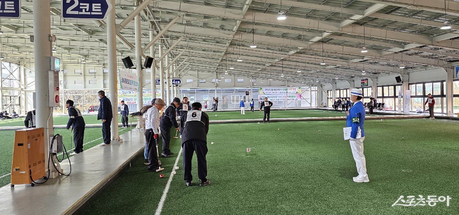 제44회 「(사)대한노인회 광양시지회장배 게이트볼대회」가 11일 광양실내게이트볼장에서 (사)대한노인회 광양시지회 주관으로 성황리에 개최했다. 사진제공=광양시