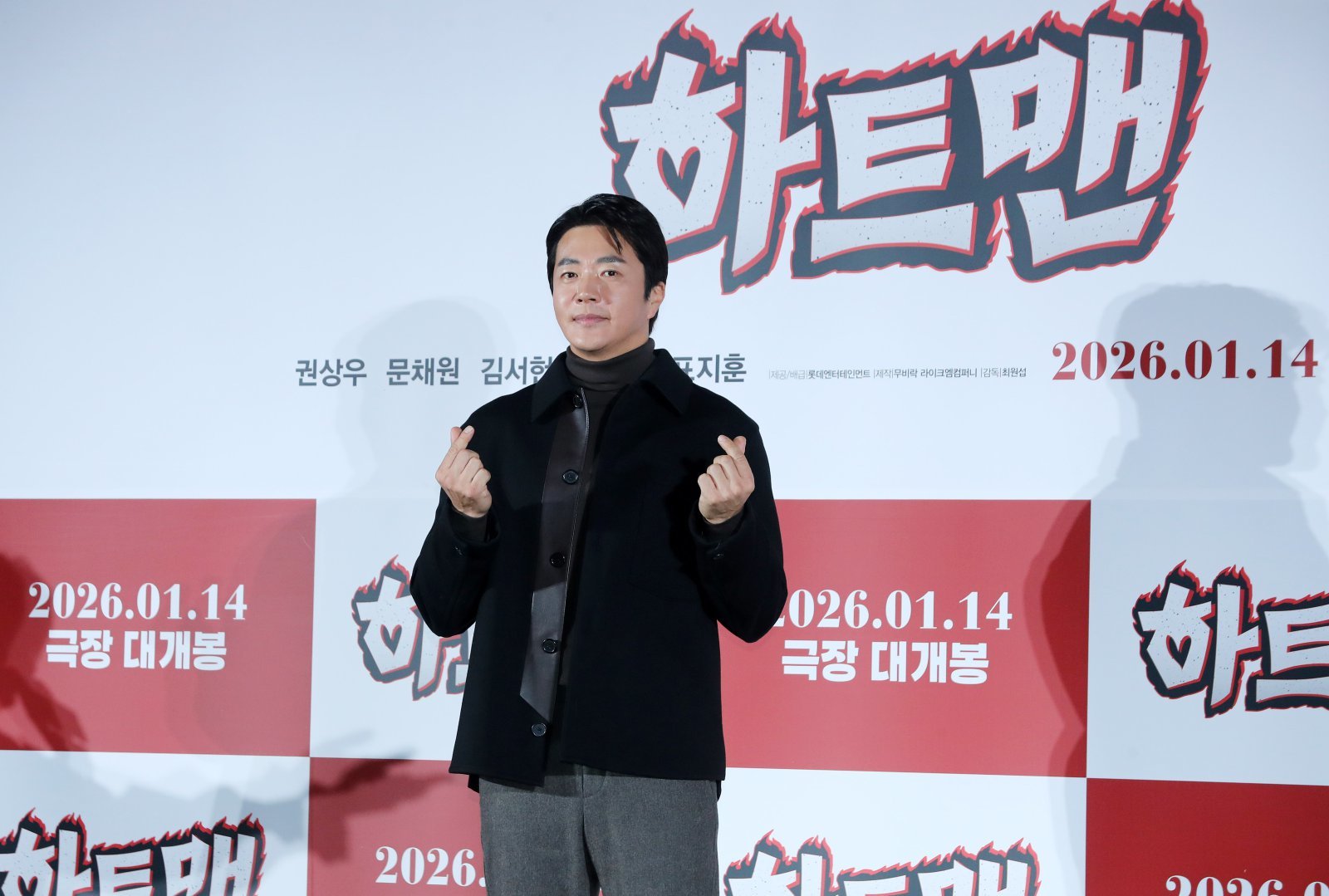 [서울=뉴시스] 김혜진 기자 = 배우 권상우가 11일 오전 서울 광진구 롯데시네마 건대입구에서 열린 영화 ‘하트맨’(감독 최원섭) 제작보고회에서 포즈를 취하고 있다. 2025.12.11. jini@newsis.com