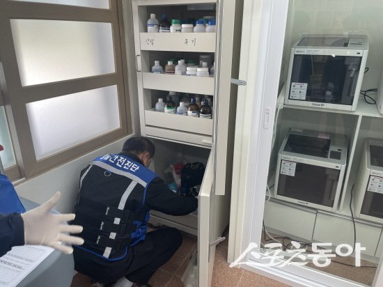 경상북도교육청이 ‘2025학년도 과학실험실 안전점검’을 실시하고 있다. 사진제공 ㅣ 경북교육청