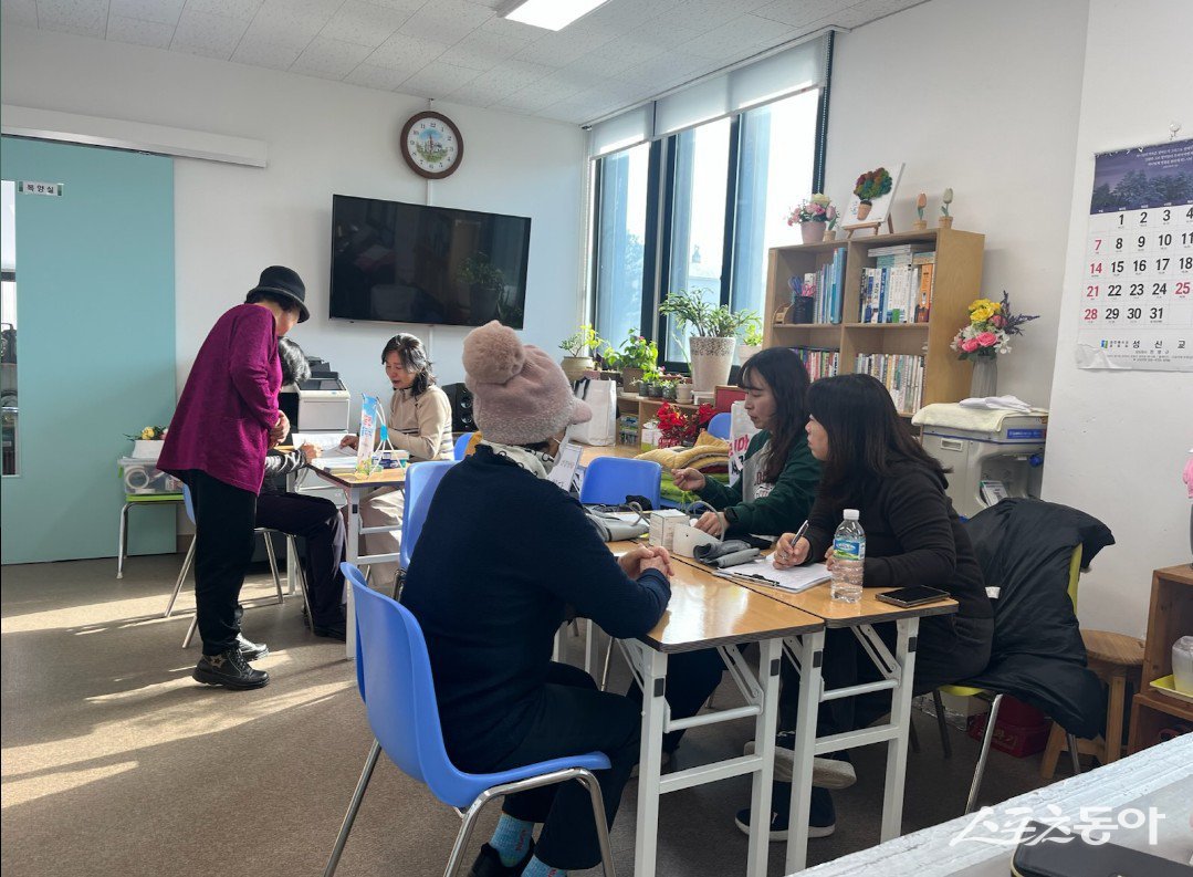 부천시는 부천 제일시장 트럭 돌진 사고로 큰 충격을 받은 상인들의 신체적·심리적 회복을 돕기 위해 운영해 온 ‘찾아가는 무료진료 및 건강상담’ 지원을 했다. 사진제공｜부천시